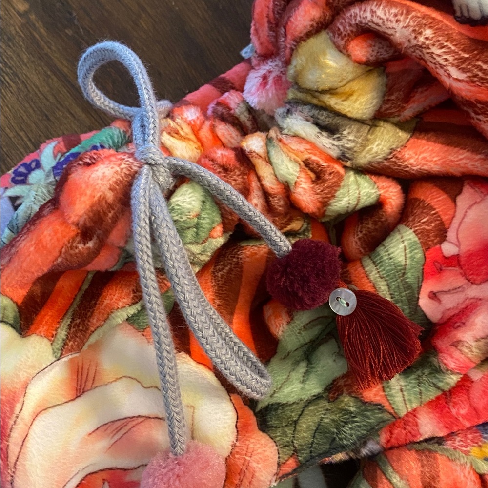 BNWT Johnny Was Drawstring floral fleece Sling bag - Picture 8 of 10